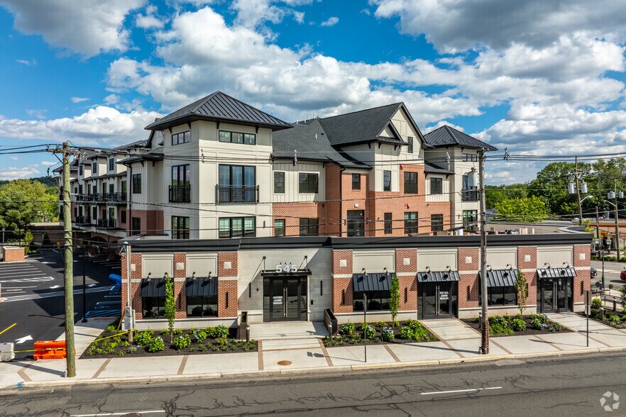 545 S Livingston Ave, Livingston, NJ à louer - Photo de l’immeuble – Image 2 sur 38