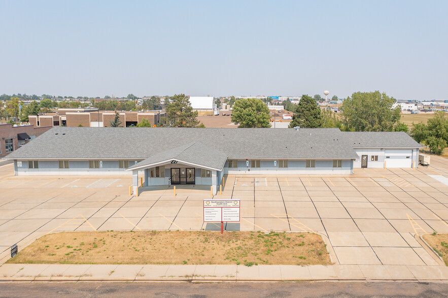 227 16th St W, Dickinson, ND à vendre - Photo de l’immeuble – Image 1 sur 27