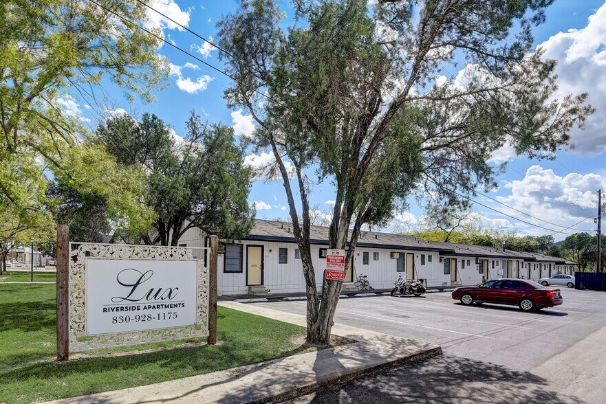 1605 Water St, Kerrville, TX à vendre - Photo de l’immeuble – Image 1 sur 24