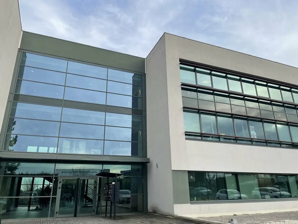 Bureau dans CHAMPAGNE-AU-MONT-D'OR à louer Photo de l’immeuble– Image 1 sur 13