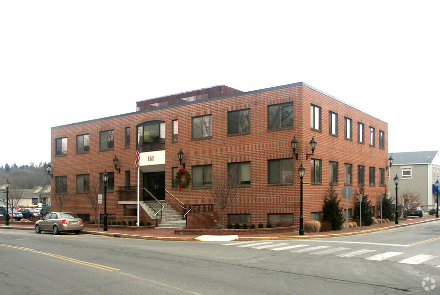 161 Cherry St, New Canaan, CT à louer - Photo de l’immeuble – Image 2 sur 41