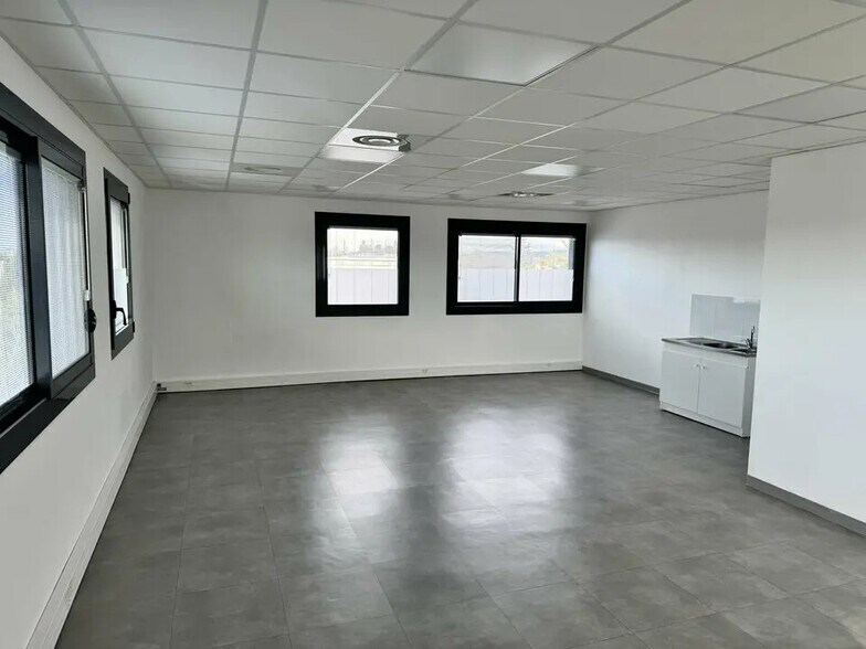 Bureau dans Avignon à louer - Photo de l’immeuble – Image 2 sur 4