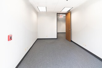 2255 Enterprise Dr, Westchester, IL à louer Photo intérieure– Image 2 sur 6