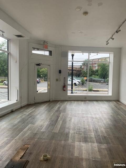 41 Glenridge Ave, Montclair, NJ 07042 - Lot 1R -  - Photo intérieure - Image 1 of 5