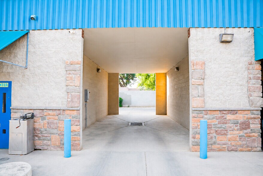 1220 W Houston Ave, Visalia, CA à vendre - Photo de l’immeuble – Image 3 sur 11