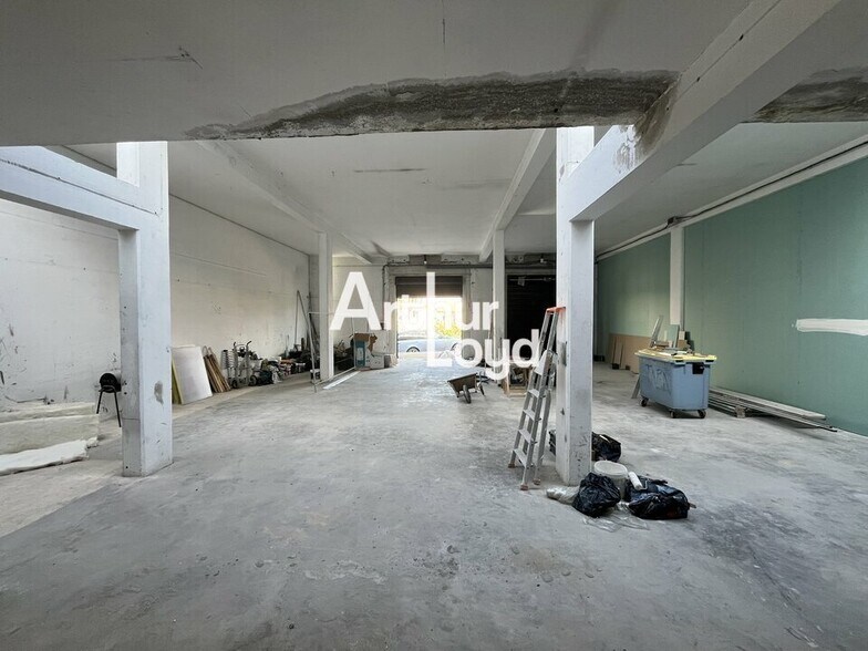 Local d'activités dans Fréjus à vendre - Photo de l’immeuble – Image 2 sur 4