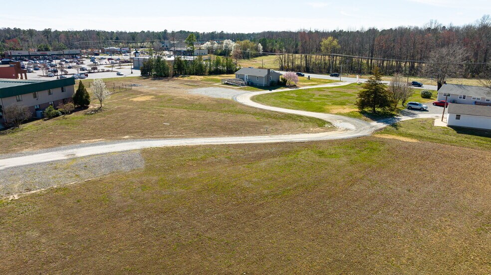 0 Commerce, Ruther Glen, VA à vendre - Photo de l’immeuble – Image 1 sur 23