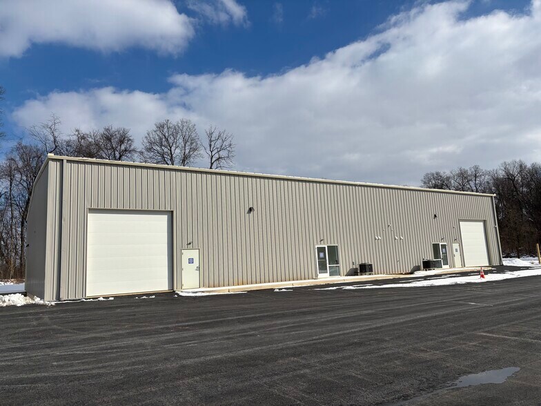 464 James Burr Blvd, Kearneysville, WV à louer - Photo de l’immeuble – Image 1 sur 14