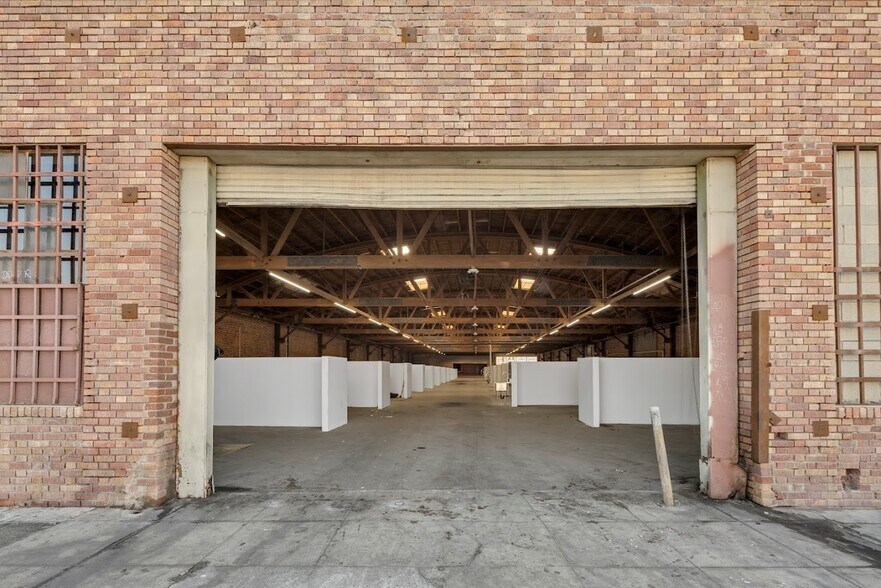 707 E 7th St, Los Angeles, CA à louer - Photo de l’immeuble – Image 3 sur 47