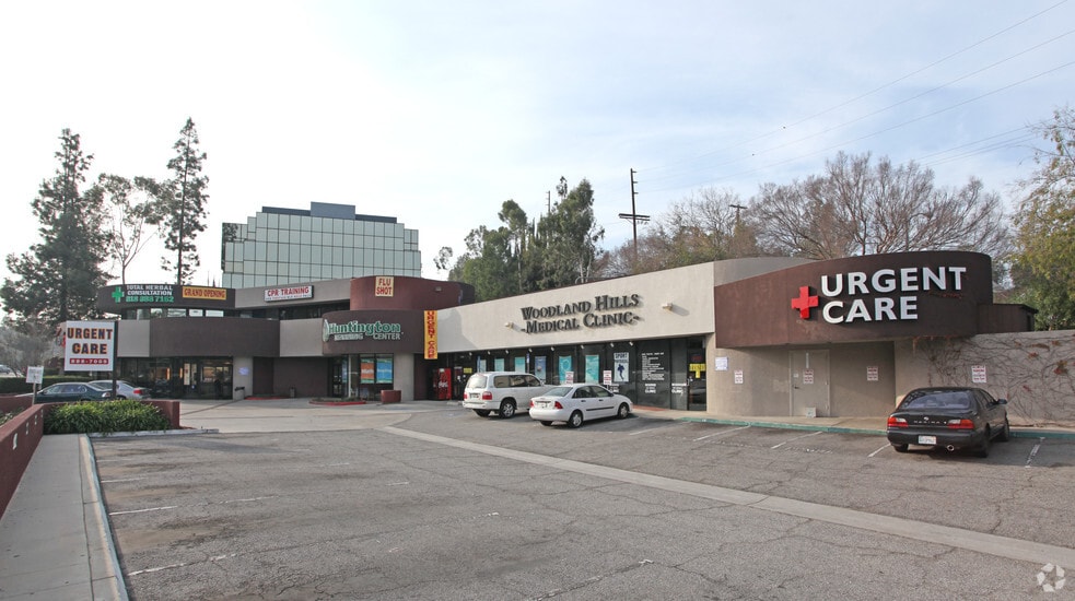5975-5999 Topanga Canyon Blvd, Woodland Hills, CA à louer - Photo principale – Image 2 sur 2