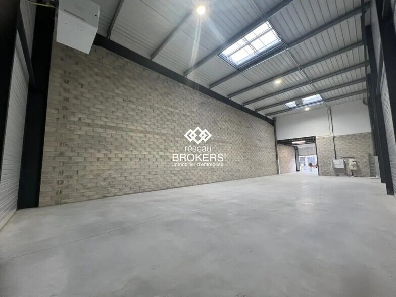 24 Rue Clément Ader, Saint-Pierre-du-Perray à louer - Photo de l’immeuble – Image 3 sur 10
