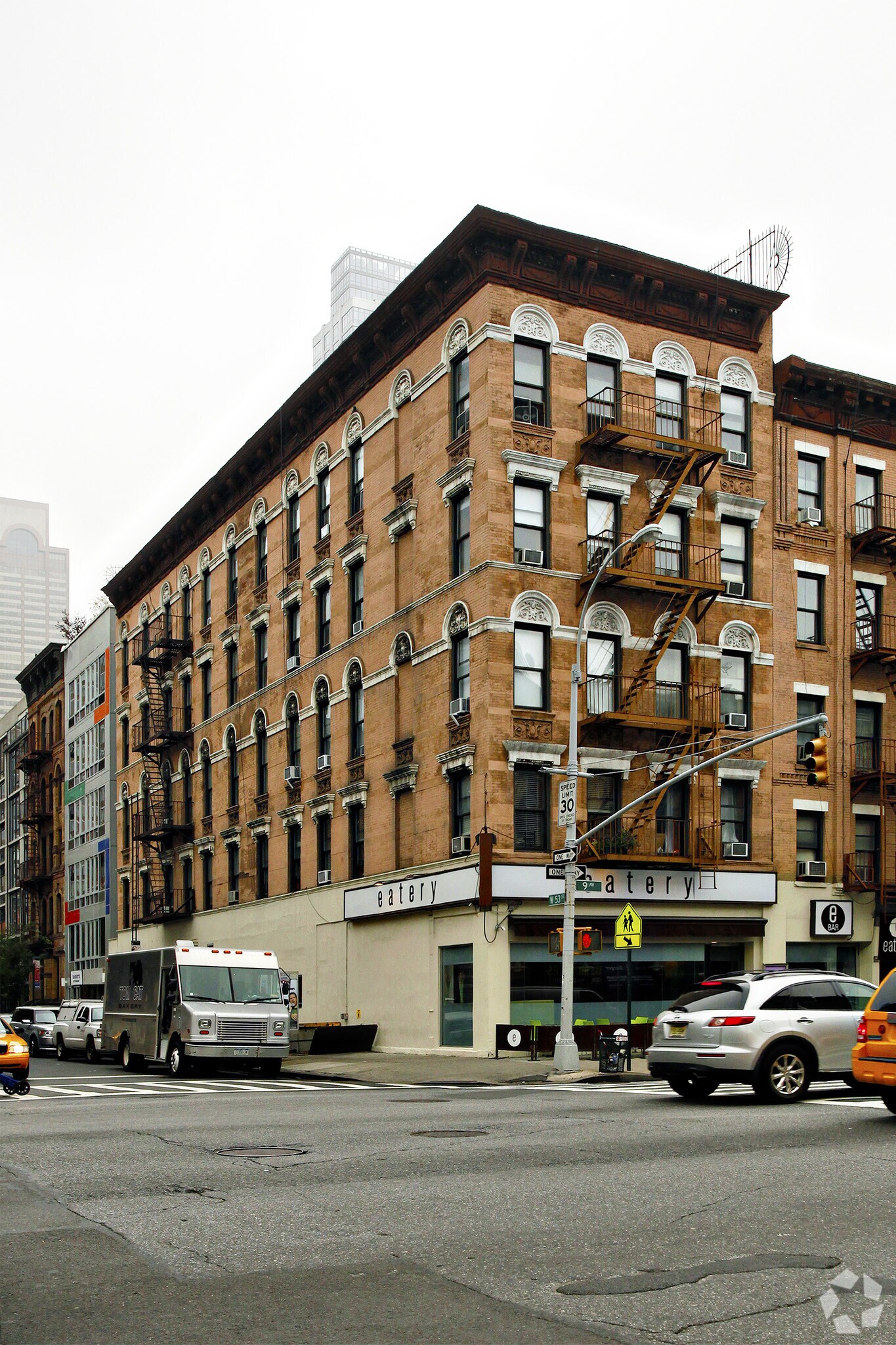 798 Ninth Ave, New York, NY à louer Photo de l’immeuble– Image 1 sur 4