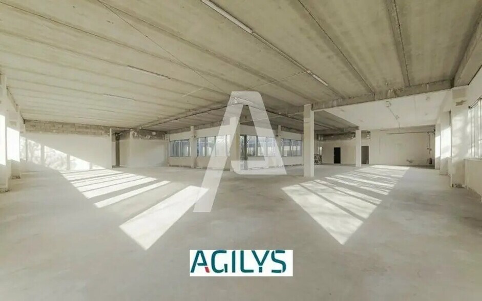 Local d’activités dans Les Ulis à louer - Photo de l’immeuble – Image 3 sur 7