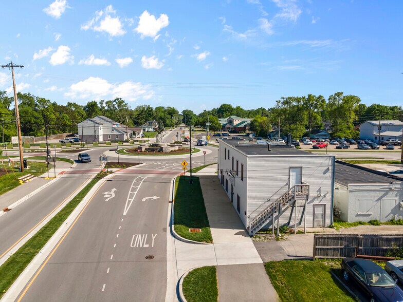 10567 N College Ave, Carmel, IN à louer - Photo de l’immeuble – Image 3 sur 11