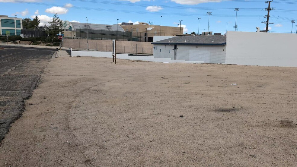 16642 Tracy, Victorville, CA à vendre - Vidéo sur l’annonce professionnelle – Image 2 sur 3
