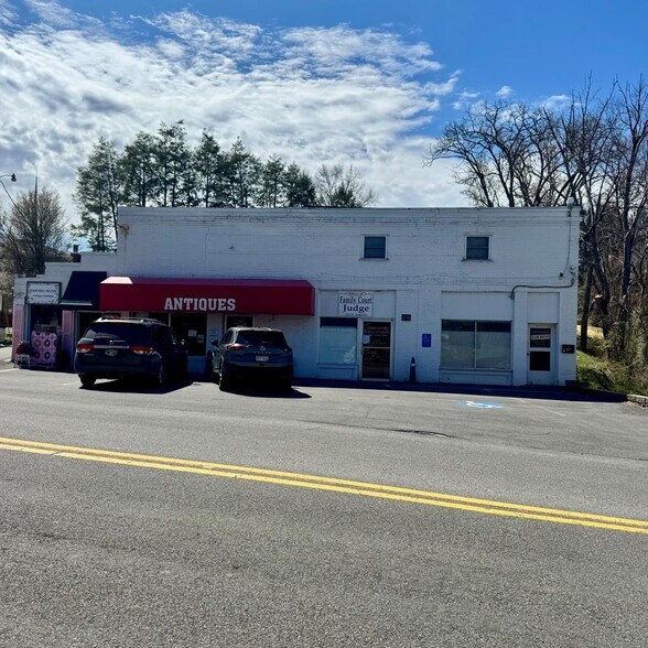 213 N Court St, Fayetteville, WV à louer - Photo principale – Image 1 sur 1