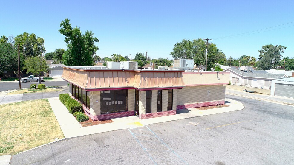 2500 N Chester Ave, Bakersfield, CA à louer - Photo de l’immeuble – Image 2 sur 12