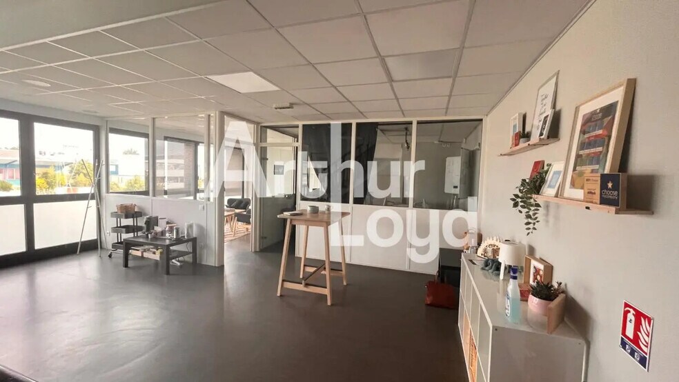 Bureau dans Caen à louer - Photo de l’immeuble – Image 3 sur 5