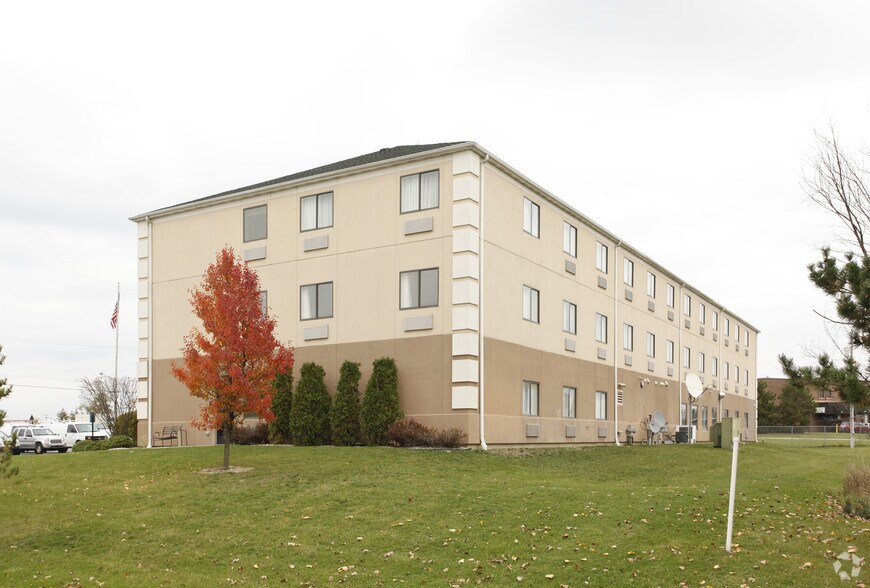 1077 W US 223, Adrian, MI à vendre - Photo de l’immeuble – Image 2 sur 9