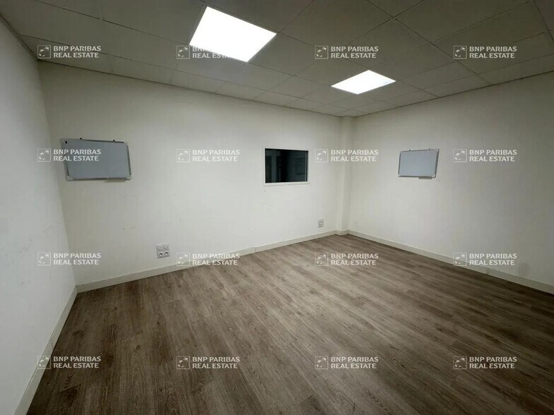 Local d’activités dans Chambray-lès-Tours à louer - Photo de l’immeuble – Image 2 sur 9