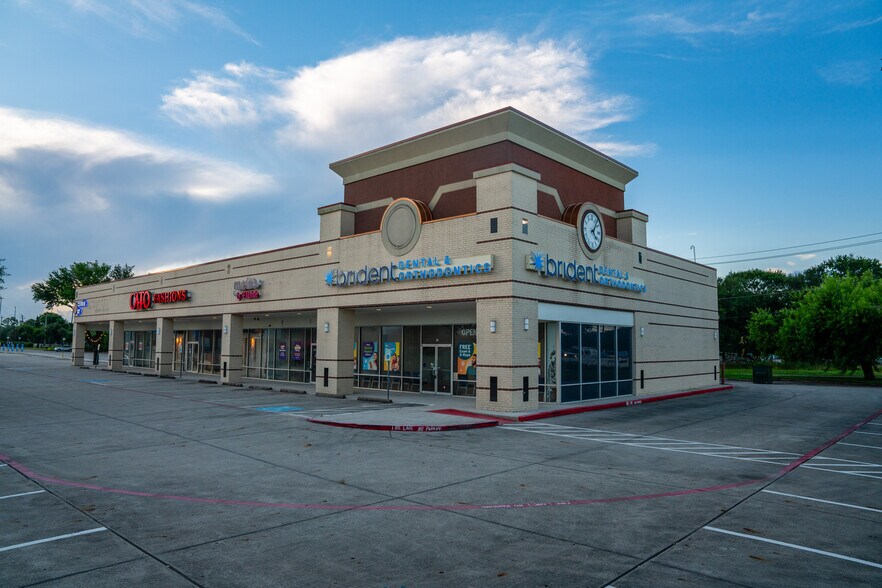 1921 N Main St, Pearland, TX à louer - Photo de l’immeuble – Image 2 sur 7