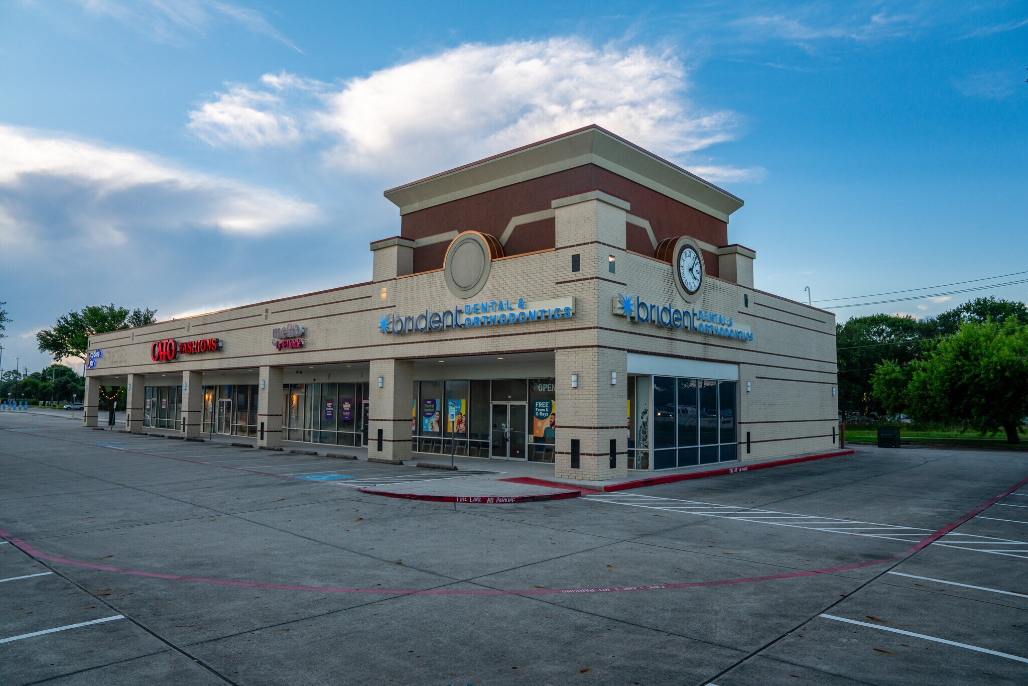 1921 N Main St, Pearland, TX à louer Photo de l’immeuble– Image 1 sur 8