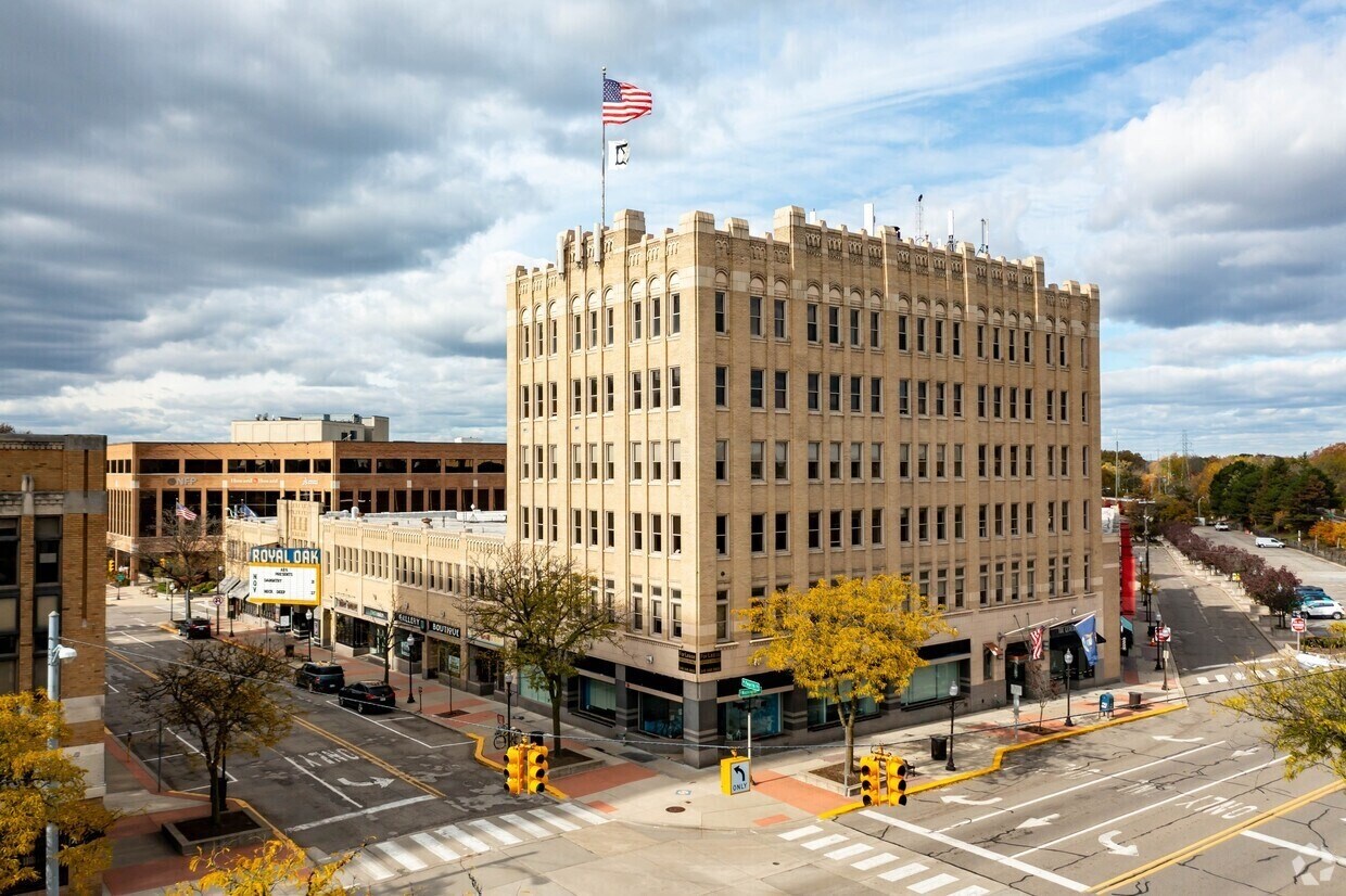 304 W 4th St, Royal Oak, MI à louer Photo principale– Image 1 sur 3