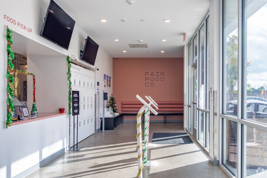 5832 Fairdale Ln, Houston, TX à louer - Hall d’entrée – Image 3 sur 18