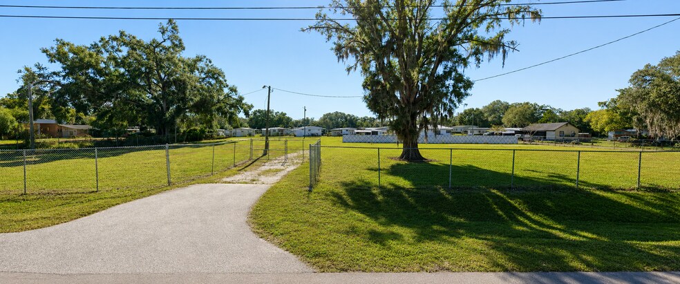37422 State Road 54, Zephyrhills, FL à vendre - Photo de l’immeuble – Image 2 sur 5