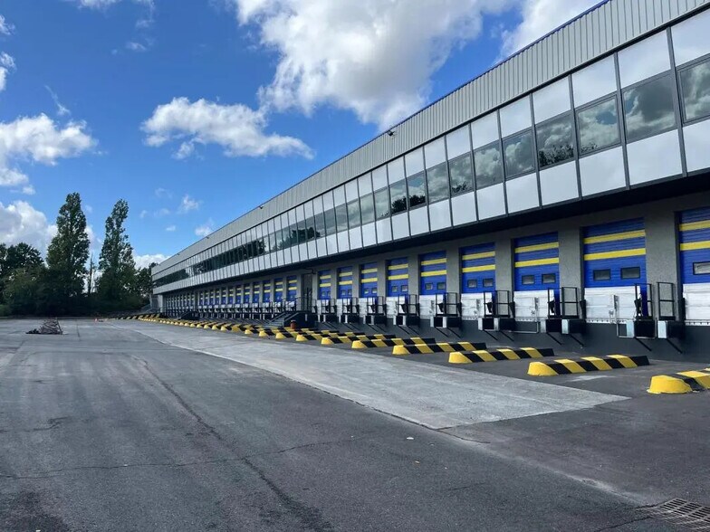 Industriel/Logistique dans Saint-Witz à louer - Photo de l’immeuble – Image 3 sur 21