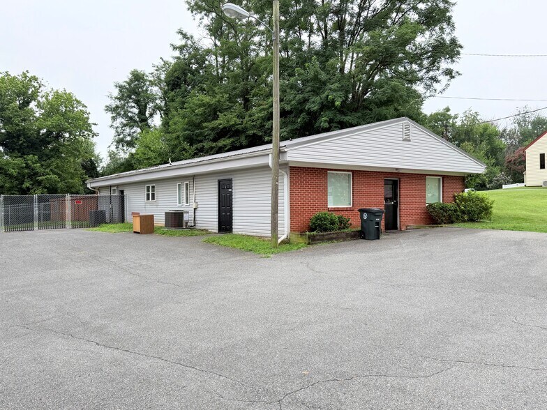 1818 Memorial Ave, Lynchburg, VA à vendre - Photo de l’immeuble – Image 1 sur 5