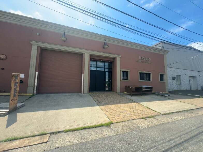 10-12 Niagara Ave, Freeport, NY à louer - Vidéo sur l’annonce professionnelle – Image 3 sur 12
