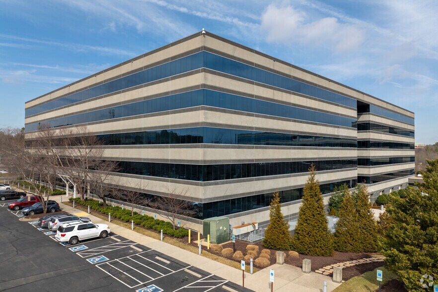 9954 Mayland Dr, Richmond, VA à louer - Photo principale – Image 1 sur 4