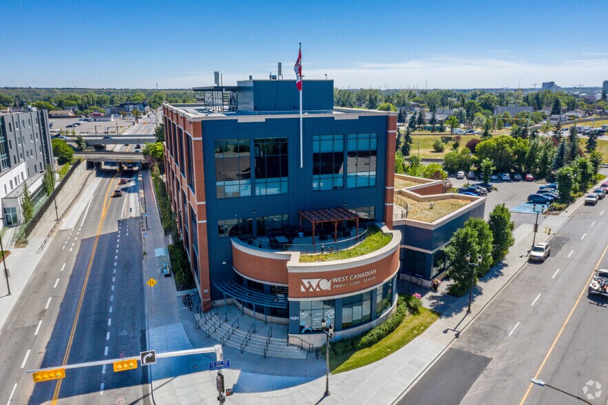 1601 9th Ave SE, Calgary, AB à louer - Photo de l’immeuble – Image 1 sur 19