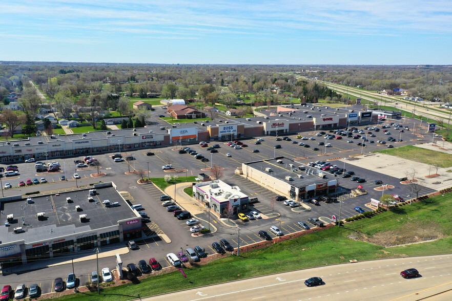 1001-1089 W Lane Rd, Machesney Park, IL à louer - Photo de l’immeuble – Image 1 sur 5