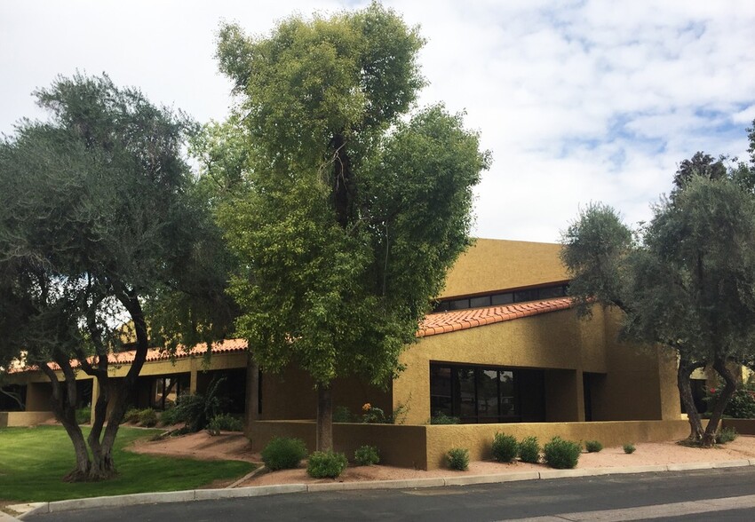 4801 S Lakeshore Dr, Tempe, AZ à louer - Photo de l’immeuble – Image 2 sur 7