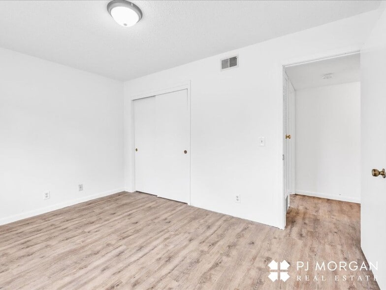 1825 NW Radial Hwy, Omaha, NE à vendre - Photo intérieure – Image 3 sur 15