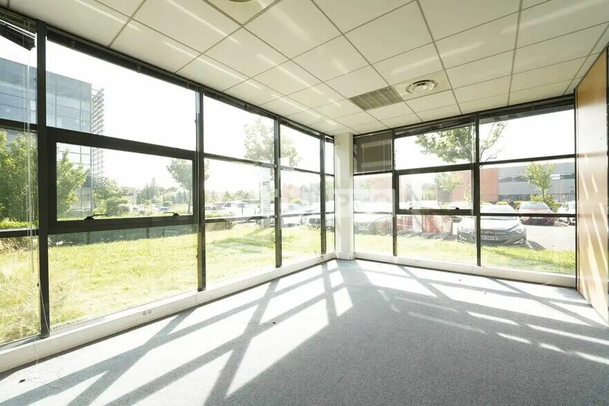 Bureau dans Saint-Priest à louer - Photo intérieure – Image 3 sur 12