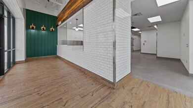 5740 Ruben M Torres Blvd, Brownsville, TX à louer Photo intérieure– Image 2 sur 34