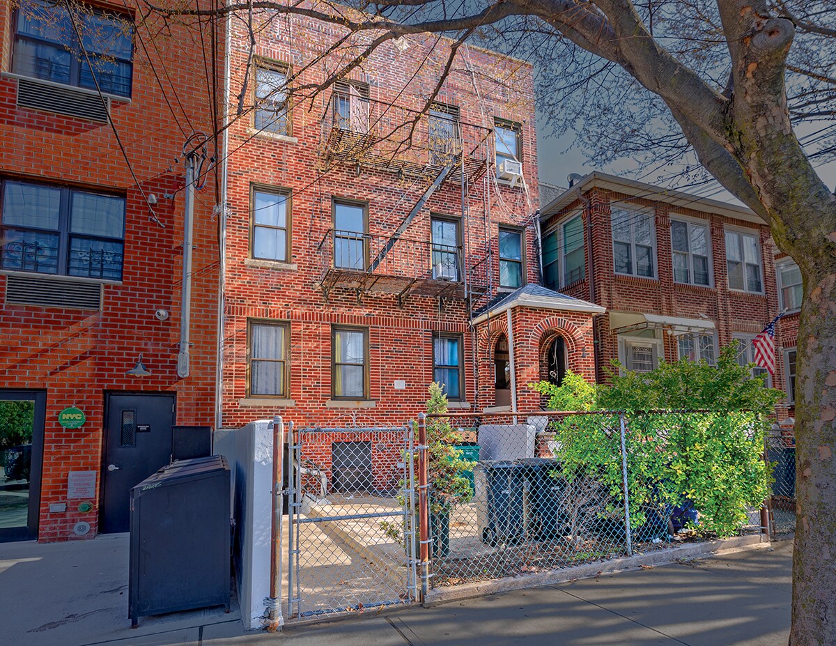 661 E 222nd St, Bronx, NY à vendre Photo principale– Image 1 sur 14