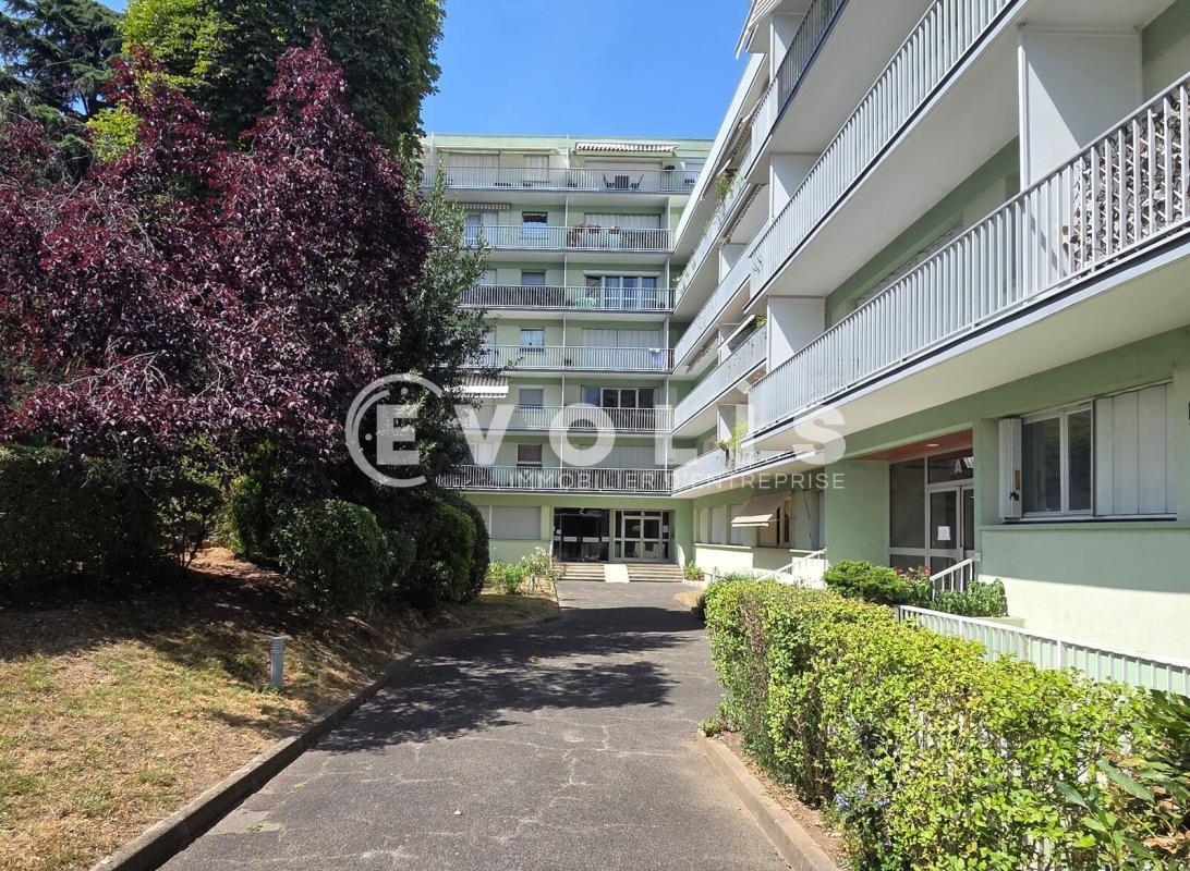 Bureau dans Ivry-sur-Seine à vendre Photo de l’immeuble– Image 1 sur 9