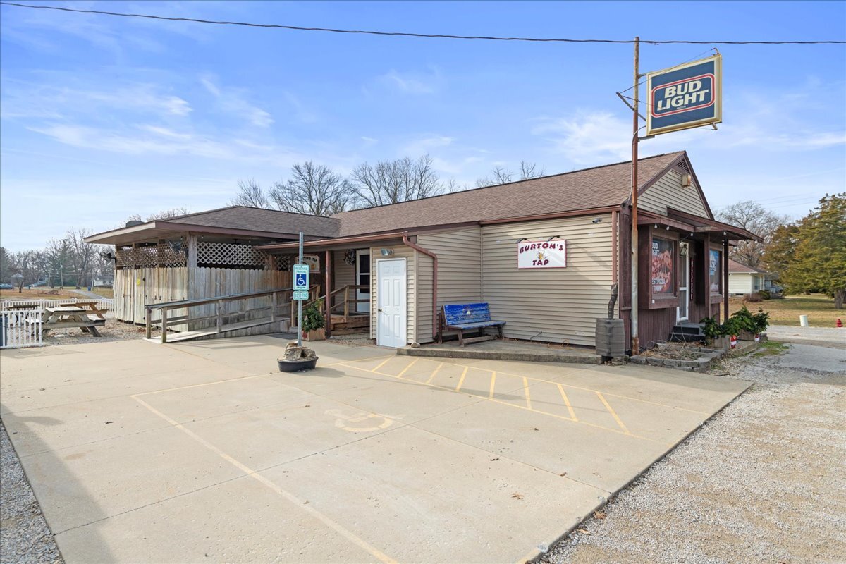 104 Taylorville Rd, Taylorville, IL à vendre Photo de l’immeuble– Image 1 sur 38