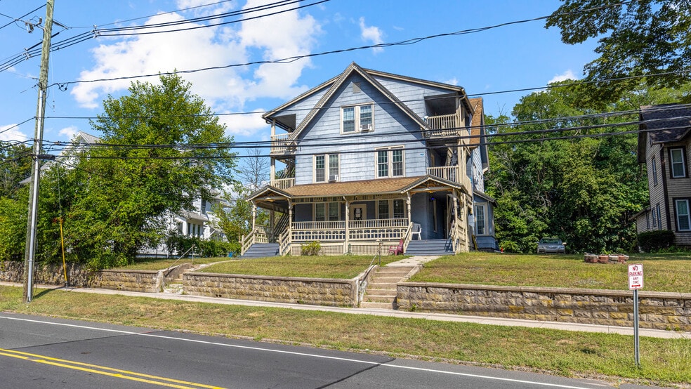 424 West St, Bristol, CT à vendre - Photo de l’immeuble – Image 3 sur 10