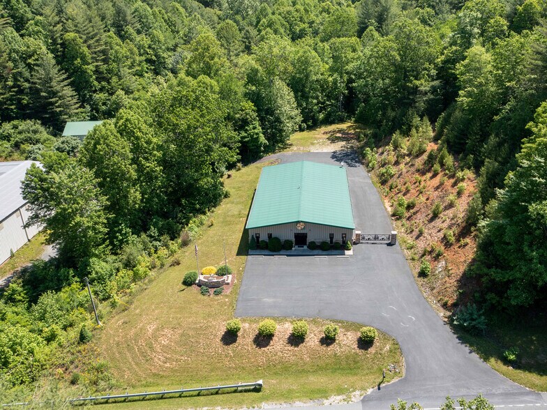 6573 NC 226 Rd, Spruce Pine, NC à vendre - Photo de l’immeuble – Image 3 sur 13