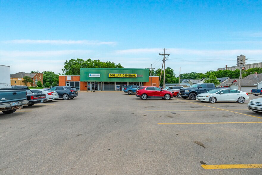 409 N Buckeye Ave, Abilene, KS à louer - Photo de l’immeuble – Image 3 sur 13