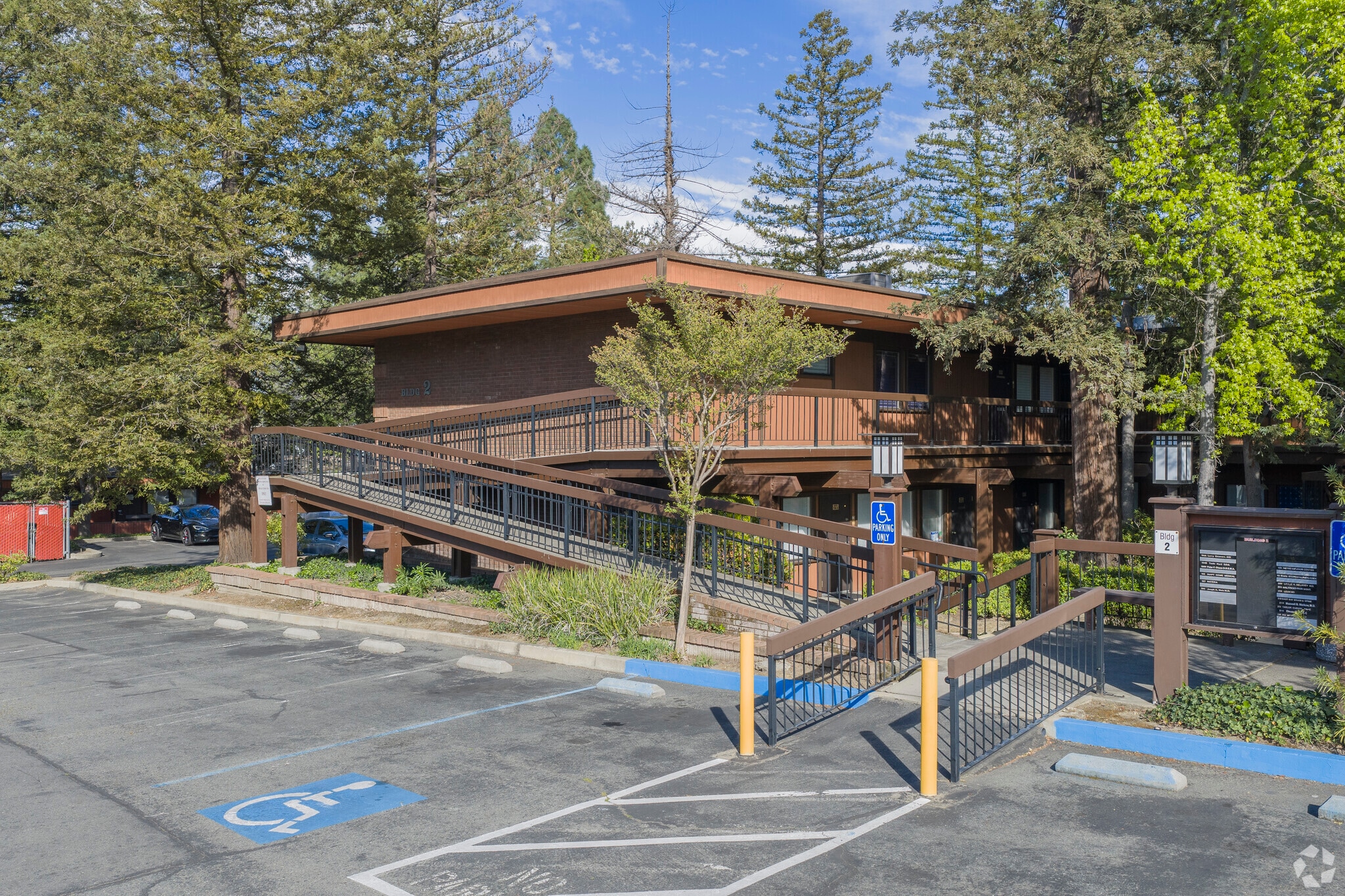 130 La Casa Via, Walnut Creek, CA à louer Photo principale– Image 1 sur 4