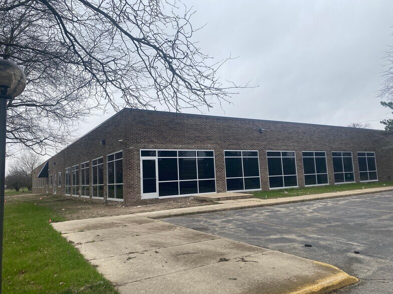 3909 Research Park Dr, Ann Arbor, MI à louer - Photo de l’immeuble – Image 2 sur 41
