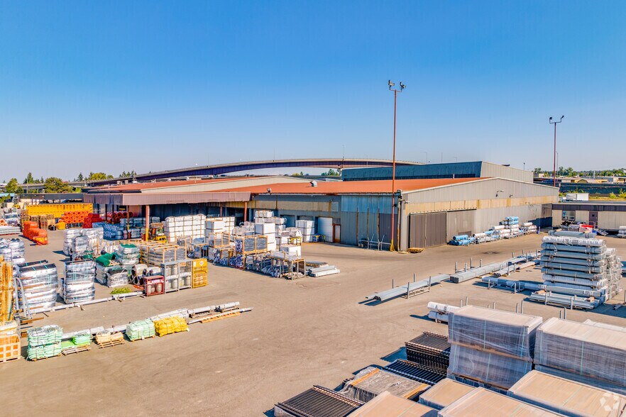 9975 199B St, Langley Twp, BC à louer - Photo de l’immeuble – Image 3 sur 3