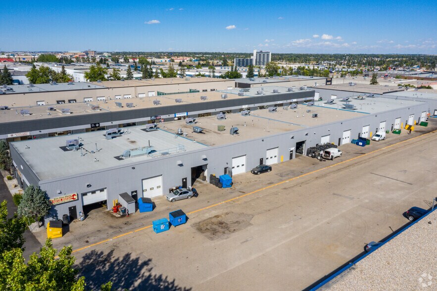 920 28th St NE, Calgary, AB à louer - Photo de l’immeuble – Image 2 sur 2
