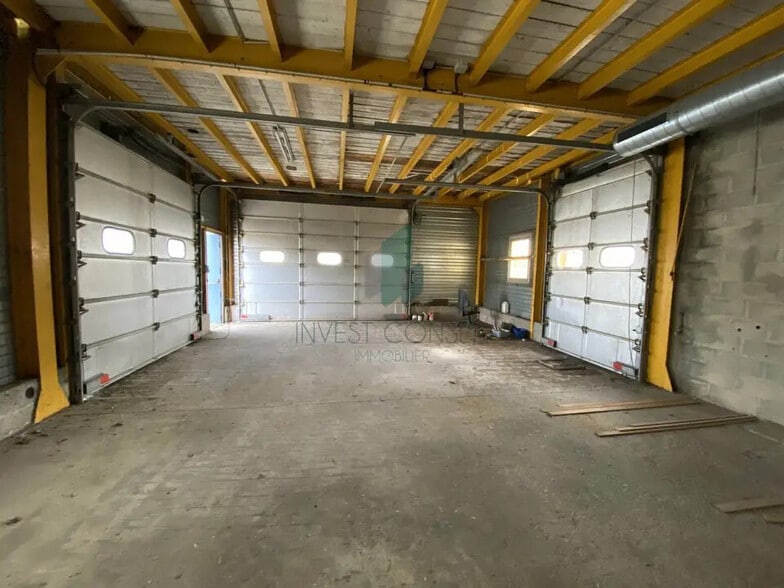 Local d'activités dans Andrésy à vendre - Photo de l’immeuble – Image 3 sur 7